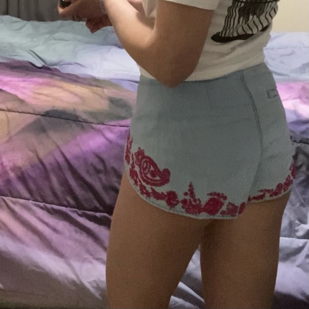🎉HP🎉 Flirty denim shorts by BDG